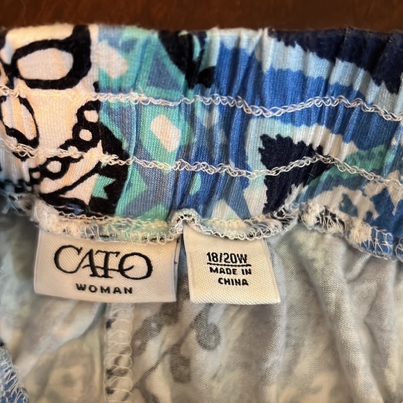 A woman shirt - Picture 2 of 2